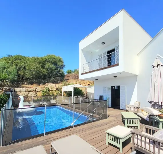 Продажа  отдельно стоящей виллы в Torreguadiaro