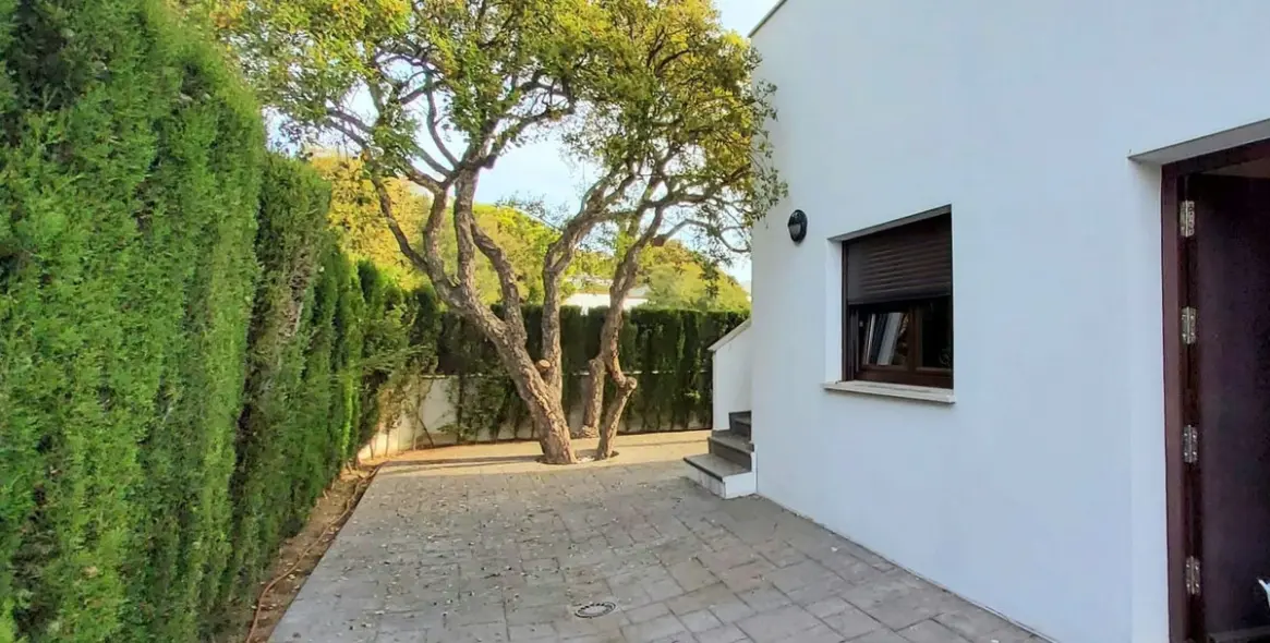 Продажа  отдельно стоящей виллы в Torreguadiaro 6