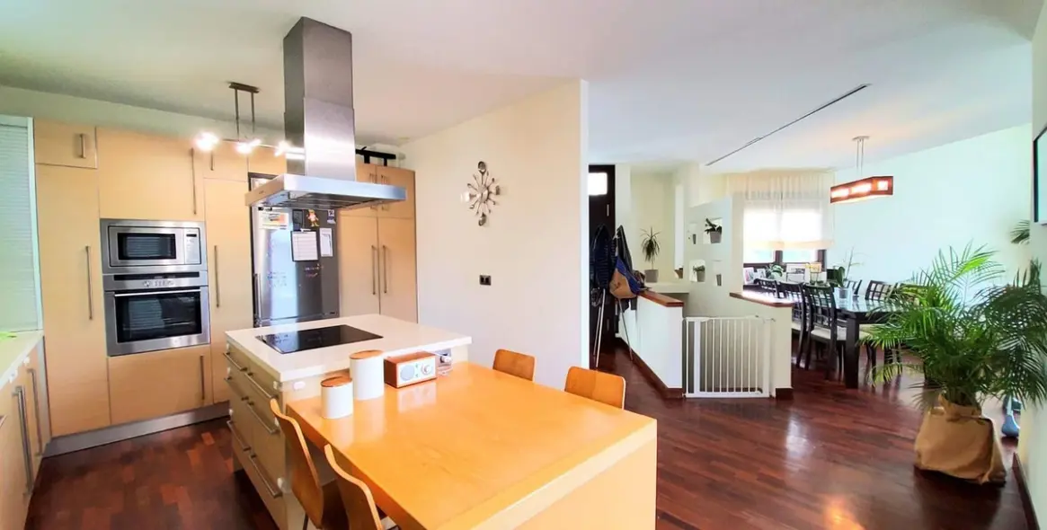 Продажа  отдельно стоящей виллы в Torreguadiaro 8