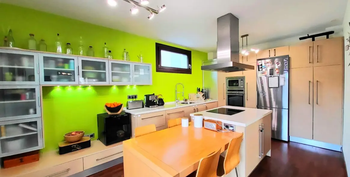 Продажа  отдельно стоящей виллы в Torreguadiaro 12