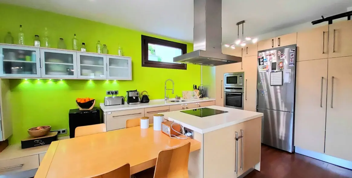 Продажа  отдельно стоящей виллы в Torreguadiaro 13