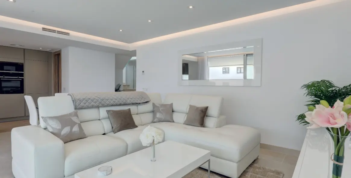 Sale of penthouse in Nueva Andalucía 8