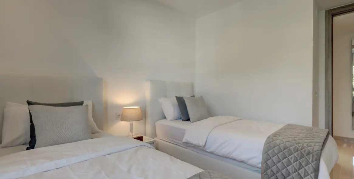 Sale of penthouse in Nueva Andalucía 17