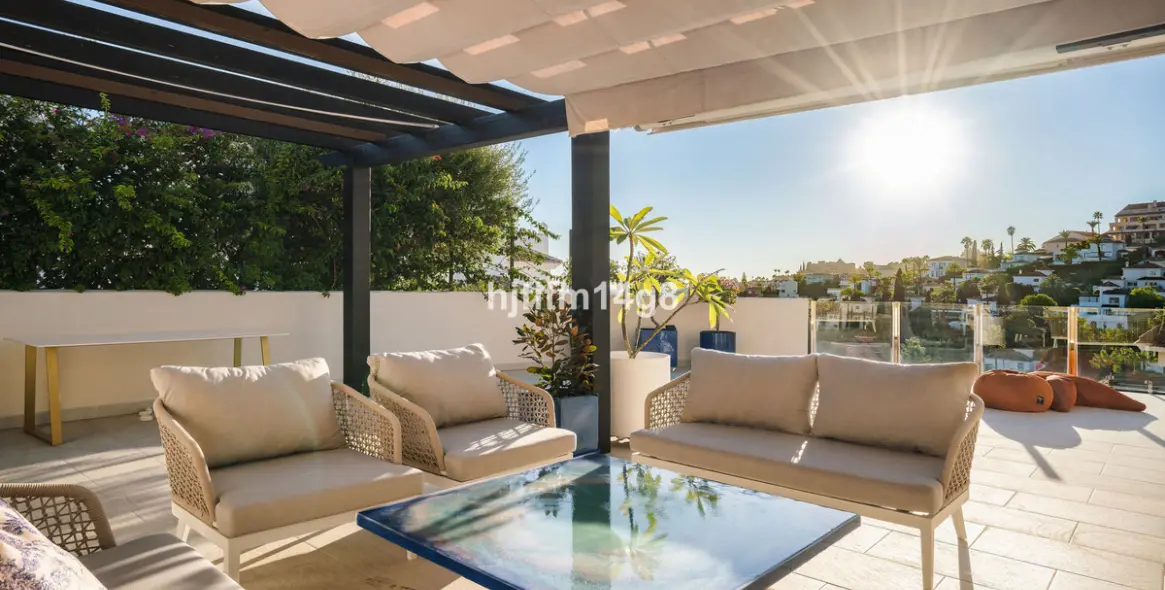 Sale of penthouse in Nueva Andalucía 2