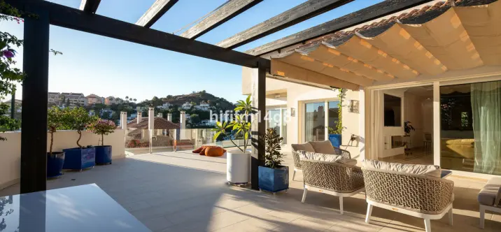 Sale of penthouse in Nueva Andalucía 2