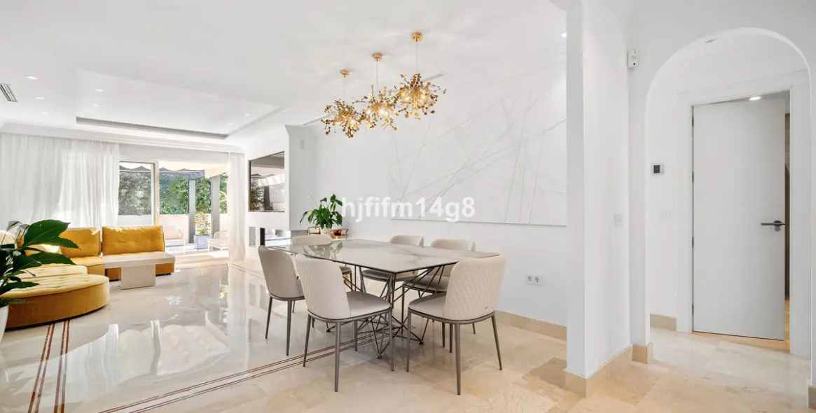 Sale of penthouse in Nueva Andalucía 5