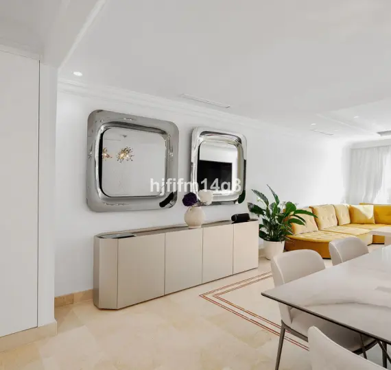 Sale of penthouse in Nueva Andalucía