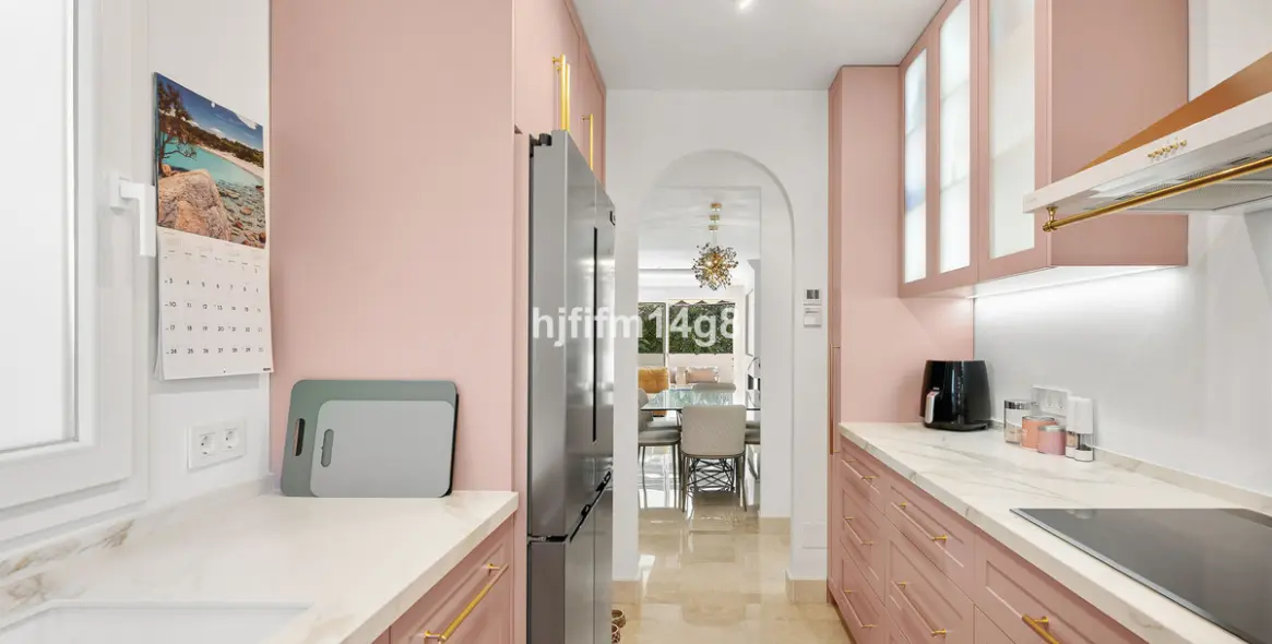 Sale of penthouse in Nueva Andalucía 8