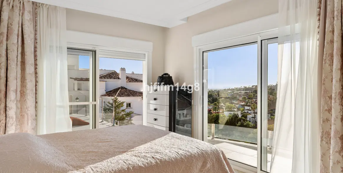 Sale of penthouse in Nueva Andalucía 9