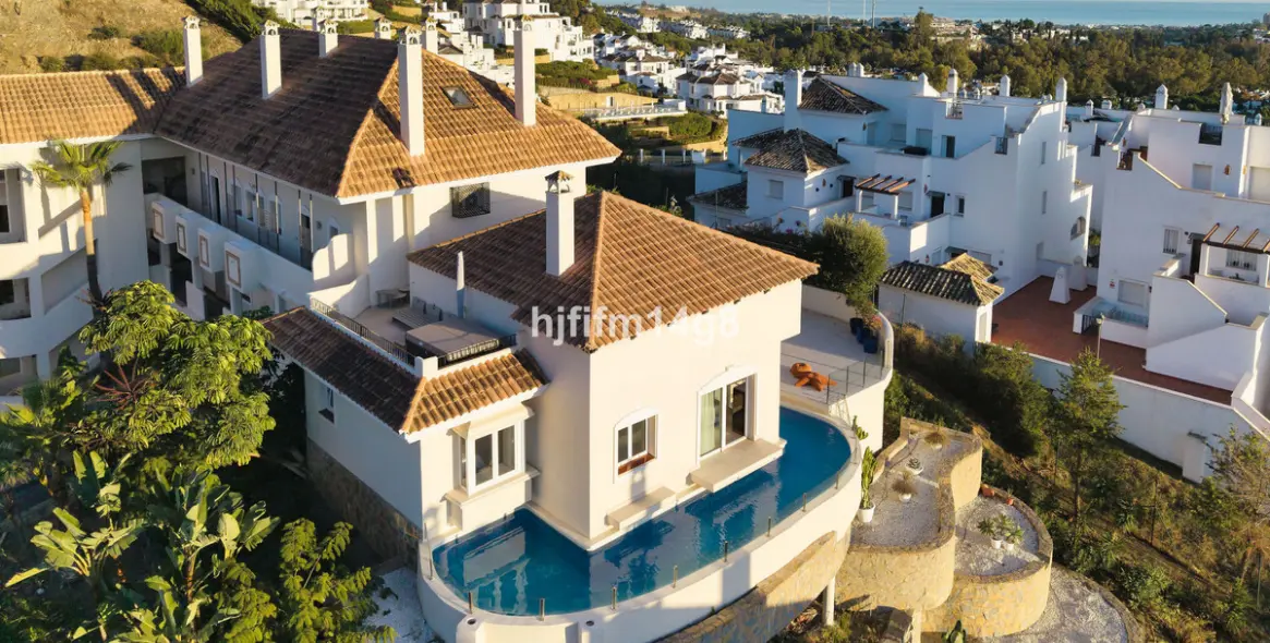 Sale of penthouse in Nueva Andalucía 19