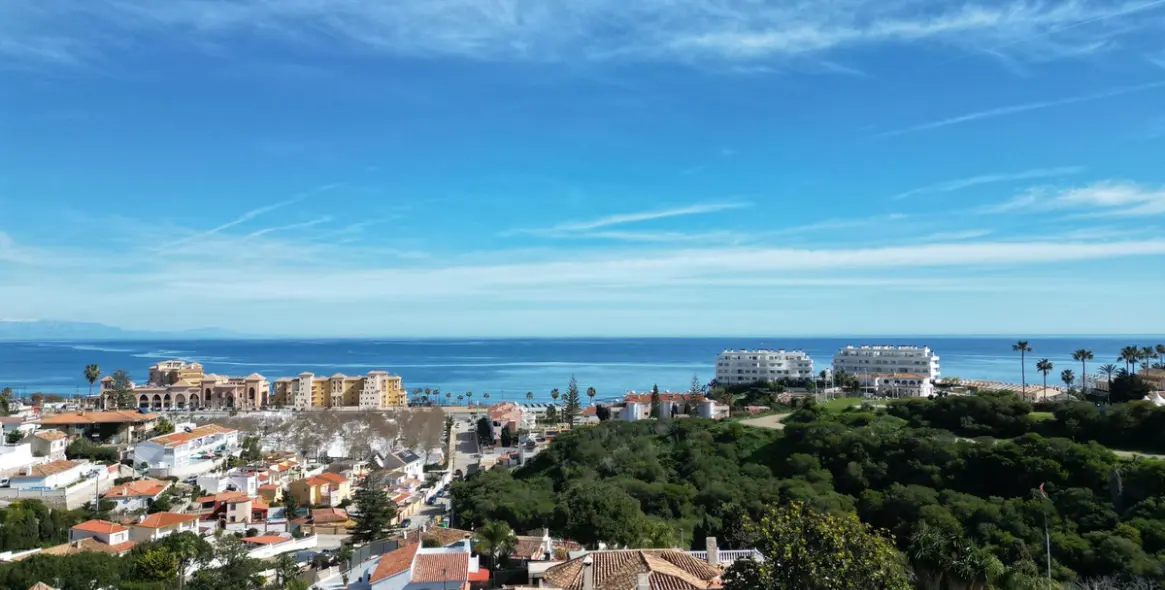 Продажа  отдельно стоящей виллы в Mijas Costa 2