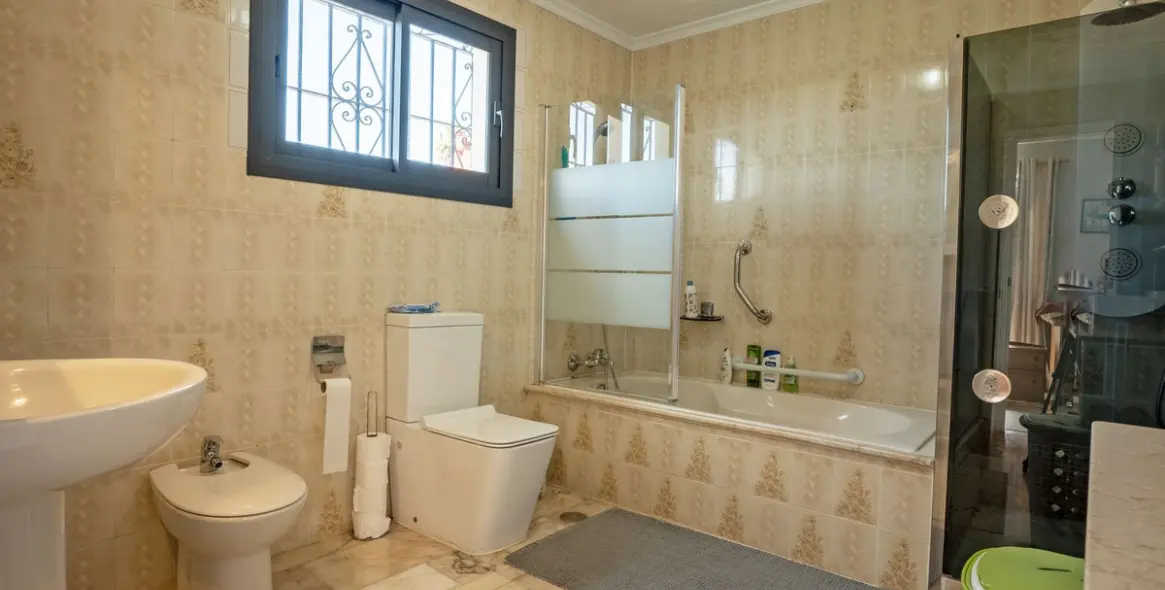 Продажа  отдельно стоящей виллы в Mijas Costa 13