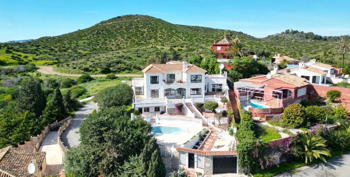 Sale of detached villa in Mijas Costa 24