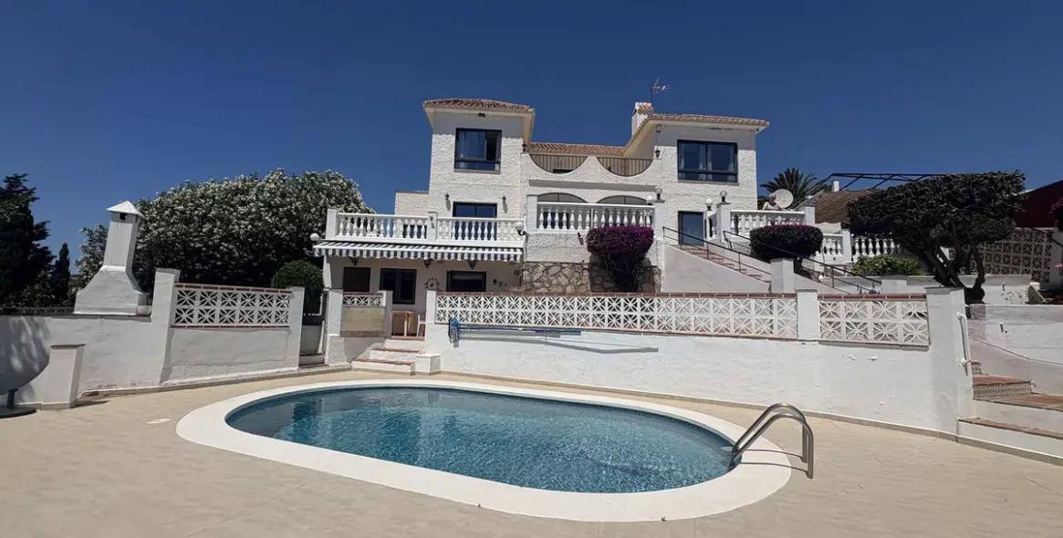 Sale of detached villa in Mijas Costa 29