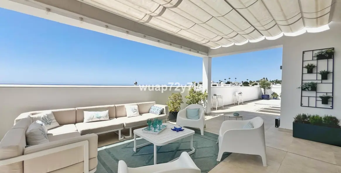 Sale of penthouse in Estepona 1