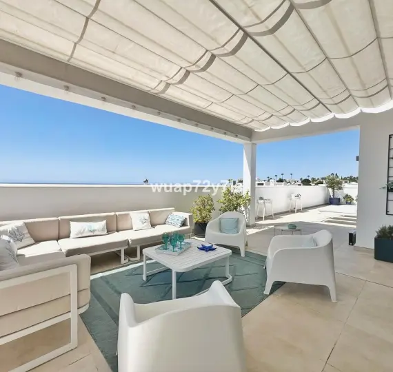 Sale of penthouse in Estepona