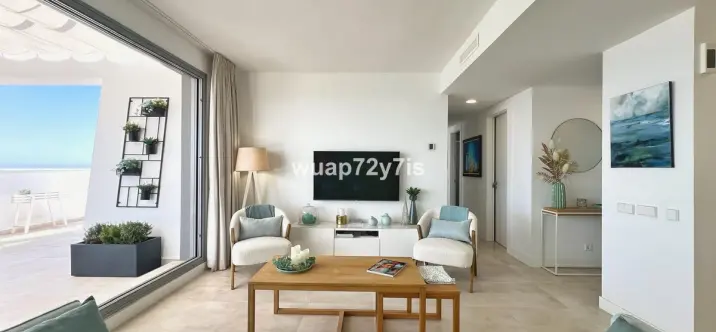 Sale of penthouse in Estepona 2