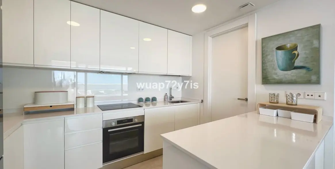 Sale of penthouse in Estepona 4