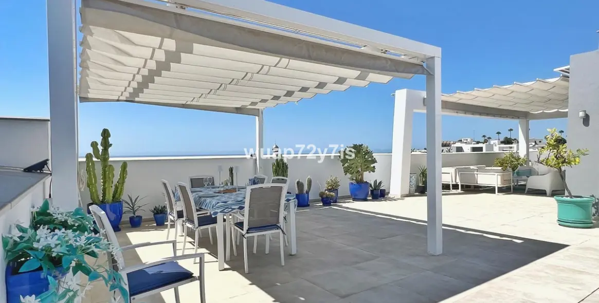 Sale of penthouse in Estepona 12