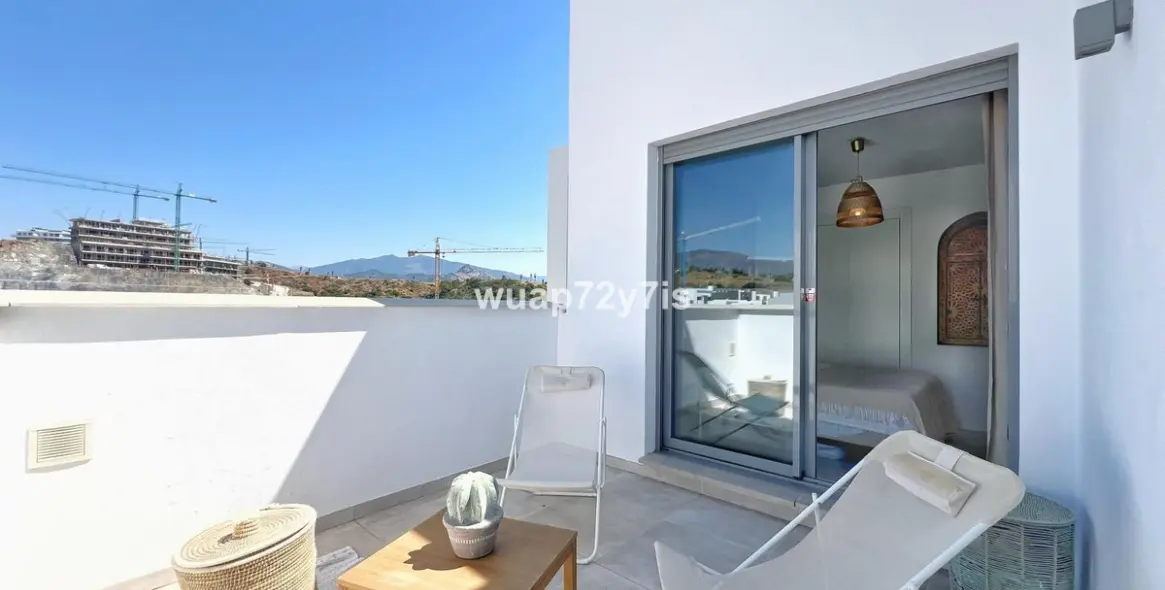 Sale of penthouse in Estepona 25