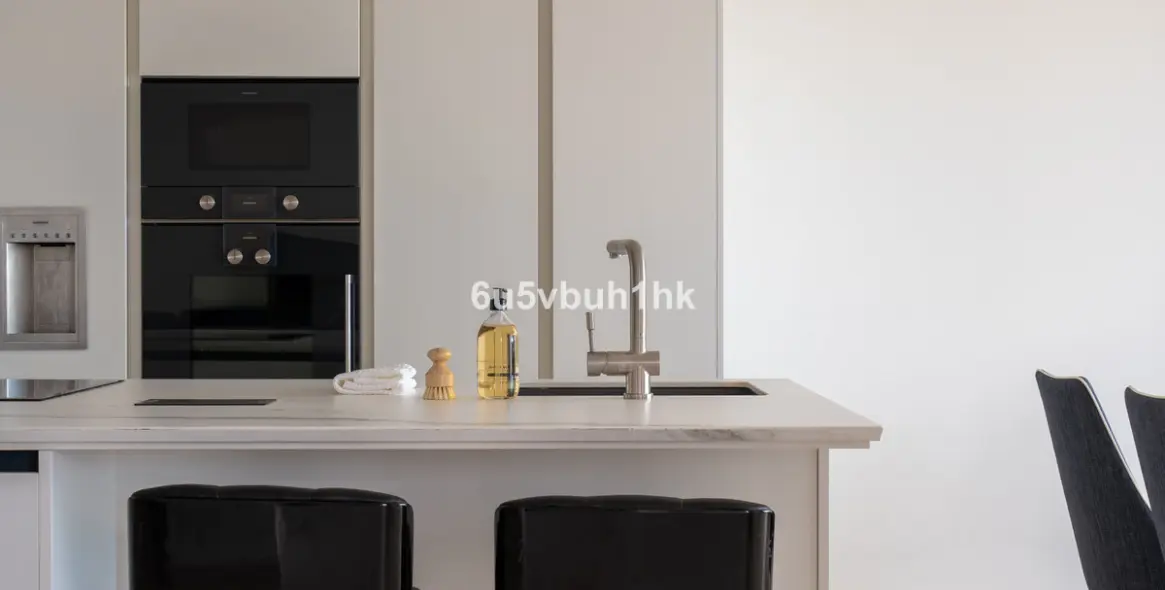 Sale of middle floor apartment in Marbella 13