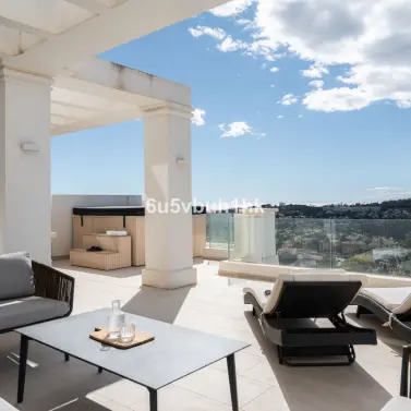 Sale of middle floor apartment in Marbella