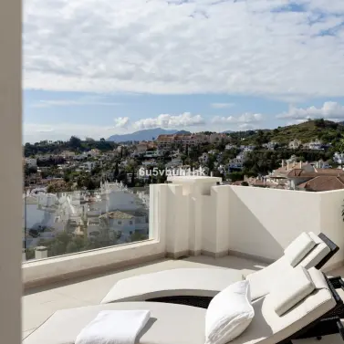 Sale of middle floor apartment in Marbella