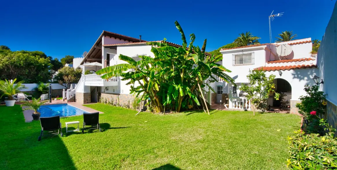 Продажа  отдельно стоящей виллы в Torrenueva 1