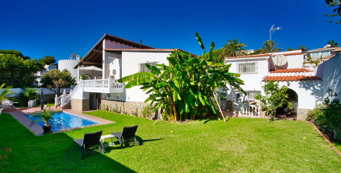 Продажа  отдельно стоящей виллы в Torrenueva 16