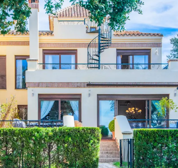 Продажа дома на две семьи в La Mairena