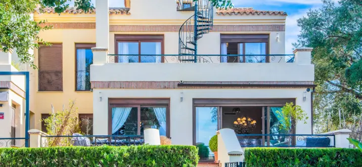 Продажа дома на две семьи в La Mairena 1