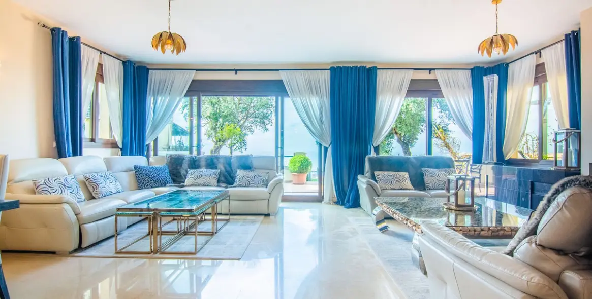 Продажа дома на две семьи в La Mairena 7