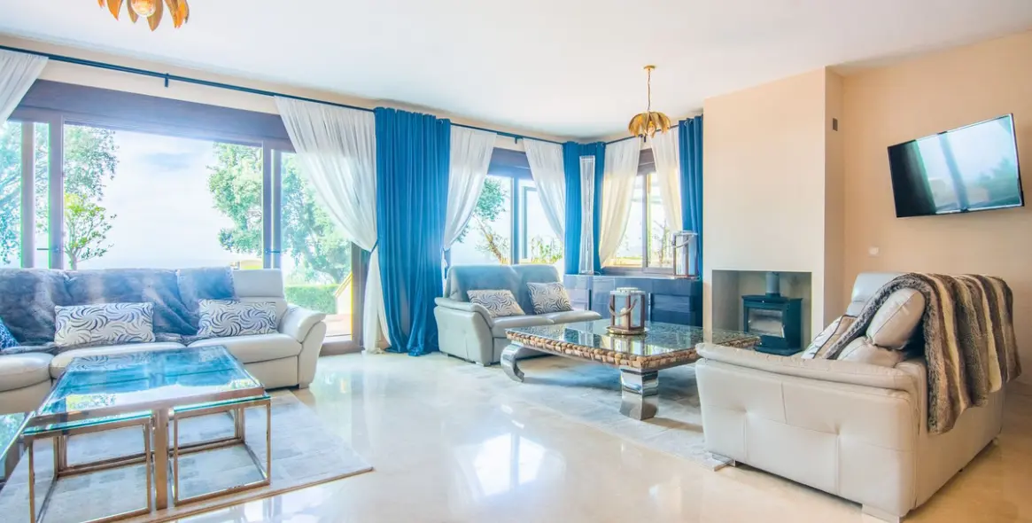 Продажа дома на две семьи в La Mairena 8