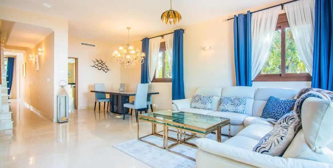 Продажа дома на две семьи в La Mairena 10