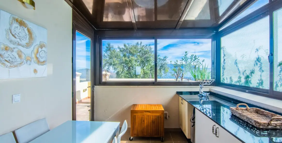 Продажа дома на две семьи в La Mairena 13