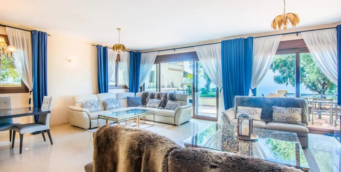 Продажа дома на две семьи в La Mairena 18