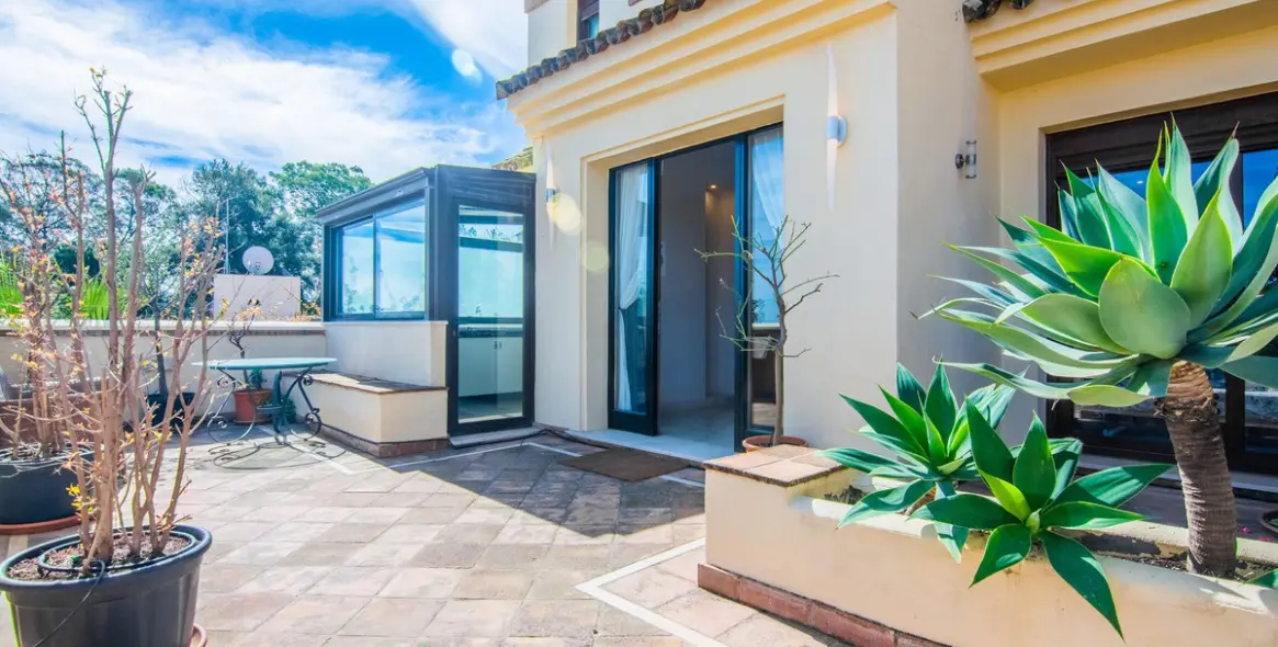 Sale of semi-detached house in La Mairena 21