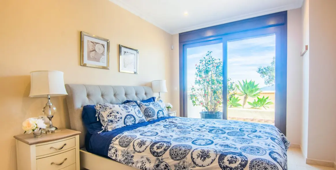 Sale of semi-detached house in La Mairena 26