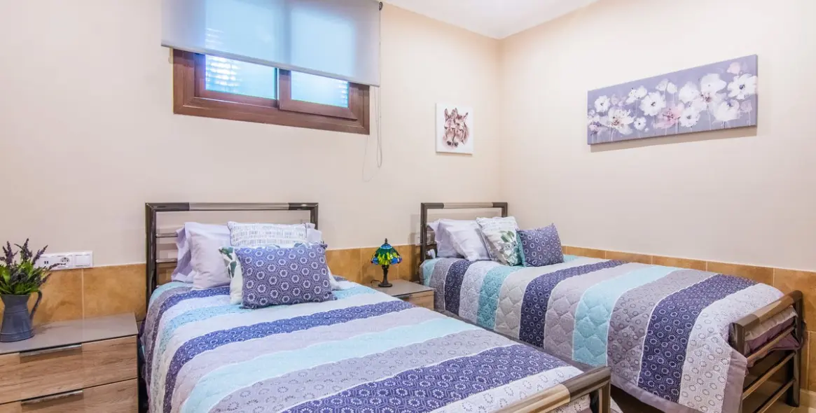 Sale of semi-detached house in La Mairena 39