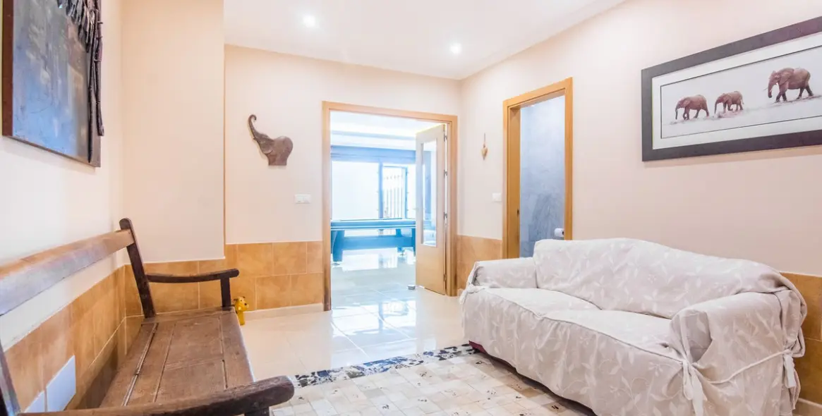 Sale of semi-detached house in La Mairena 40