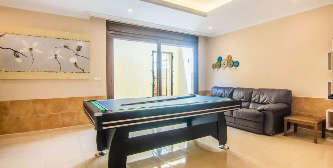 Sale of semi-detached house in La Mairena 41