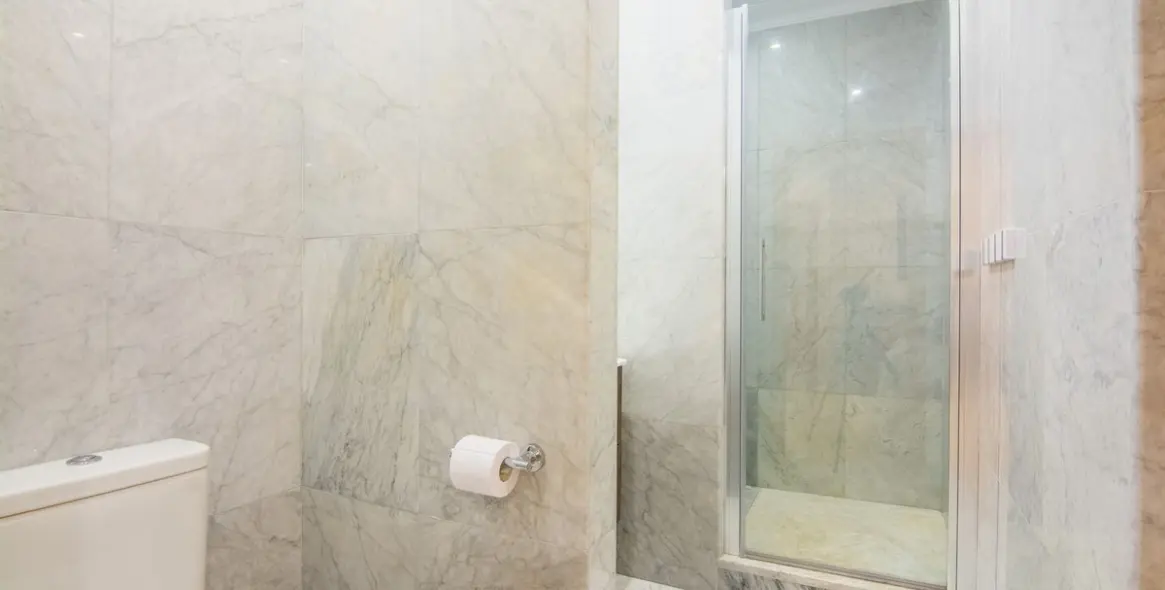 Sale of semi-detached house in La Mairena 43