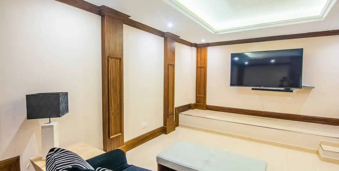 Sale of semi-detached house in La Mairena 46