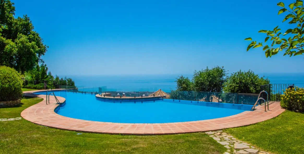 Sale of semi-detached house in La Mairena 53