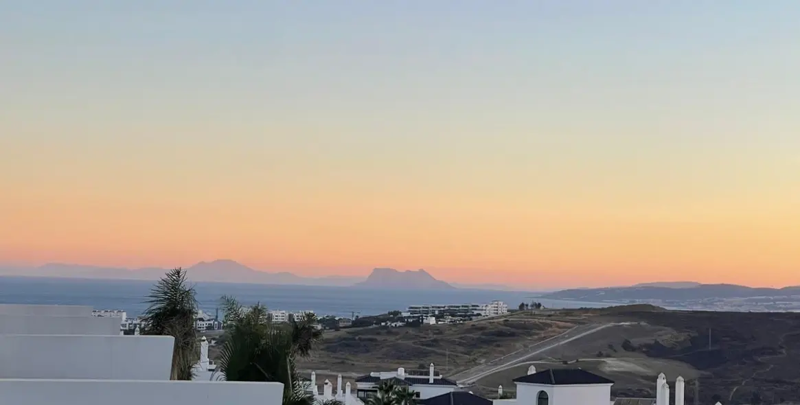 Sale of penthouse in Estepona 2