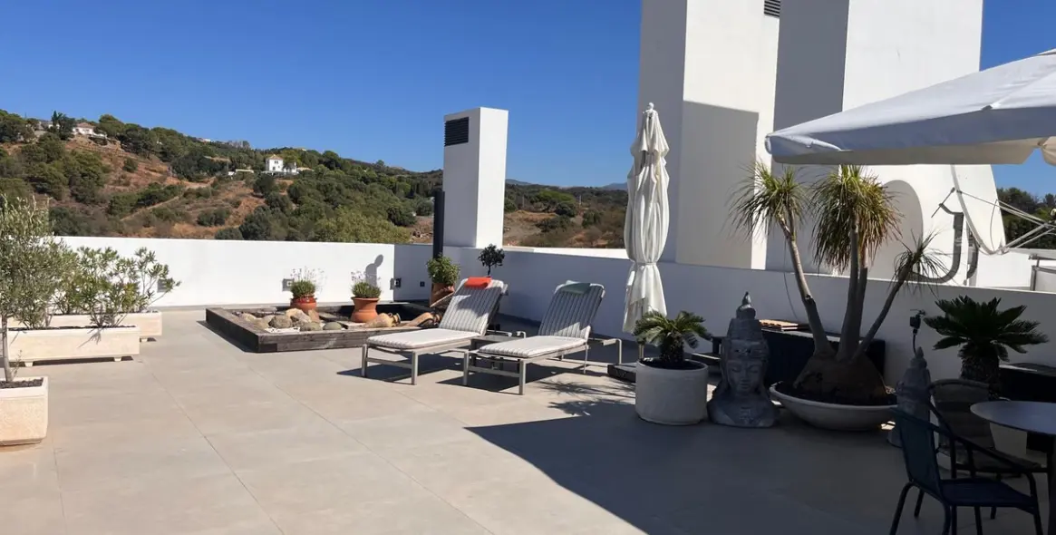 Sale of penthouse in Estepona 5