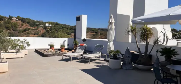 Sale of penthouse in Estepona 4