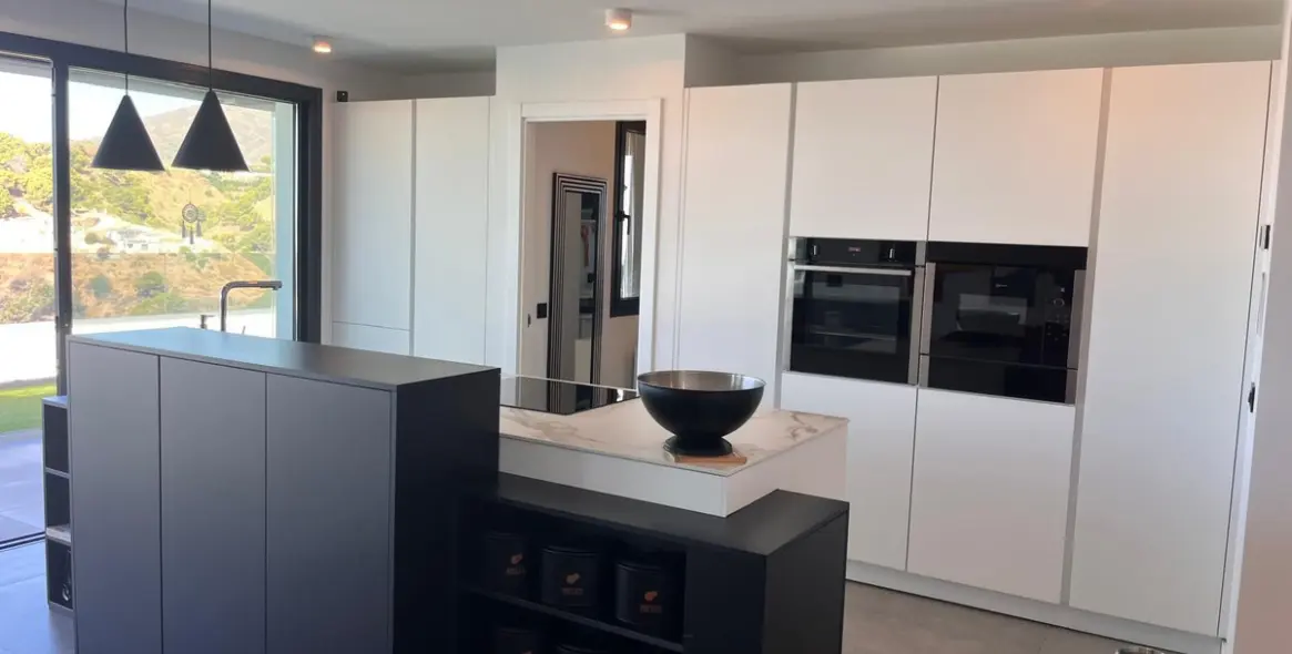 Sale of penthouse in Estepona 11