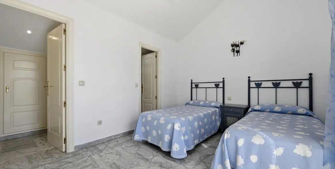 Sale of townhouse in Bahía de Marbella 23