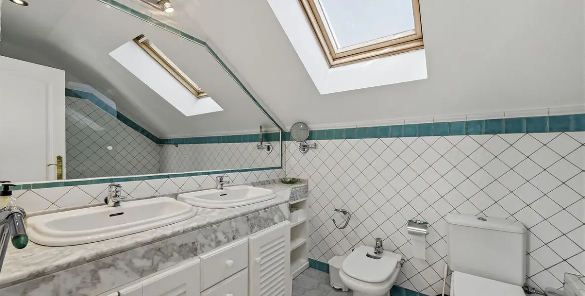 Sale of townhouse in Bahía de Marbella 24